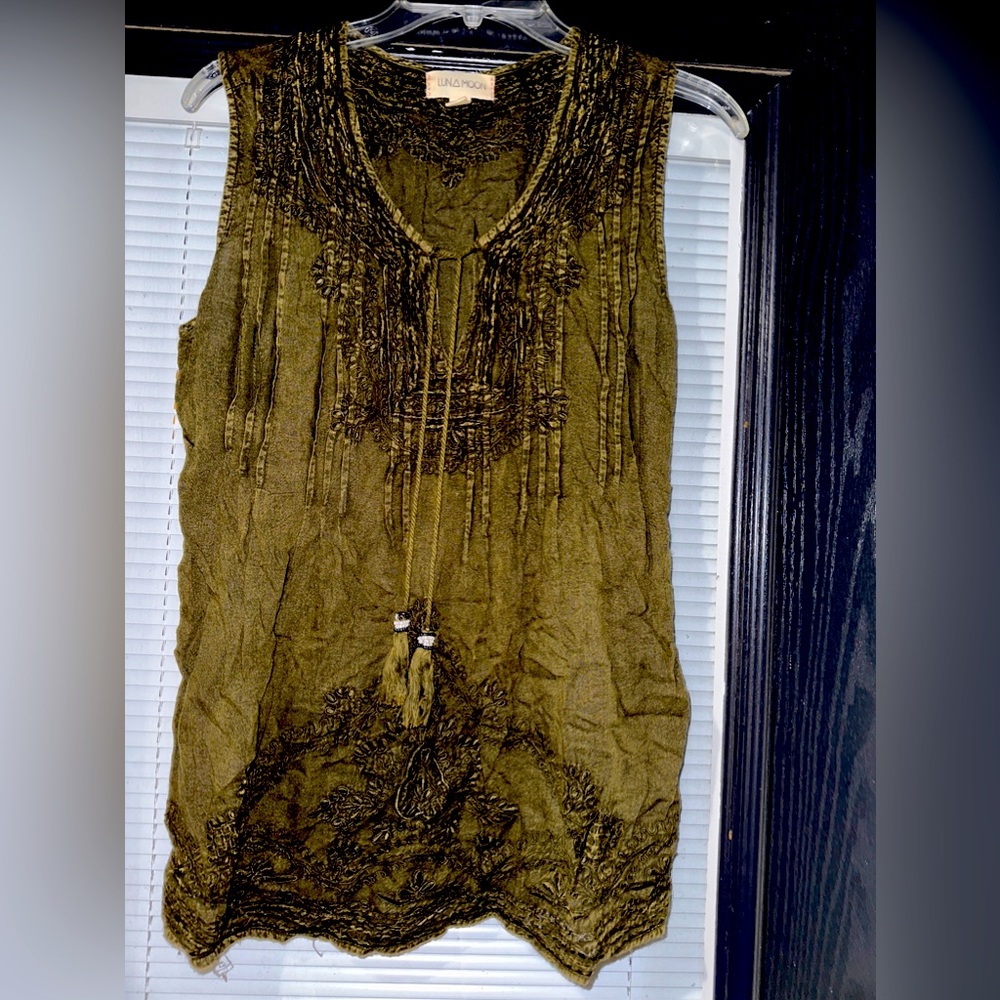 Luna Moon Small Green Sleeveless Embroidered Pleated Tassle Top Tie